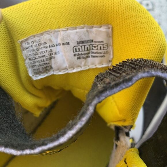 Take 50% OFF- Minios Boy’s Black &Yellow Sneakers Classic Retro Design, Size-13M - Picture 6 of 8